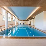 New Premium With Efireplace, Pool & Sauna *