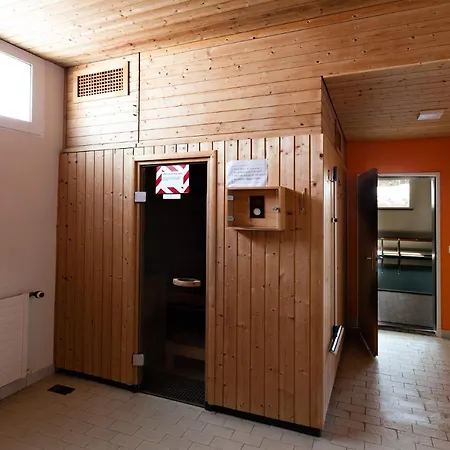 New Premium With Fireplace, Pool & Sauna *