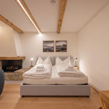 New Premium With Efireplace, Pool & Sauna *