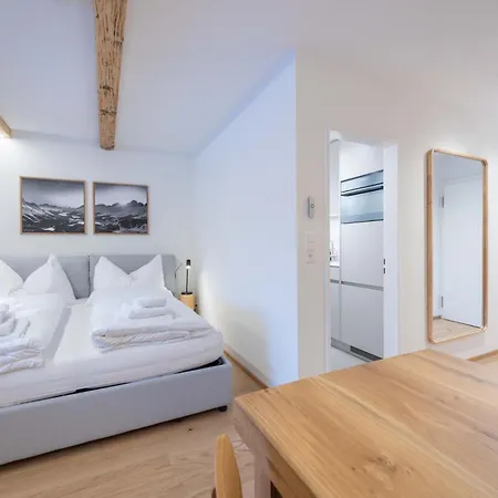 New Premium With Fireplace, Pool & Sauna *