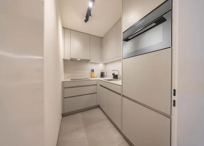 New Premium With Efireplace, Pool & Sauna *